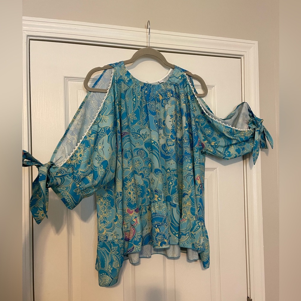 Multi color cold shoulder blouse size XXL